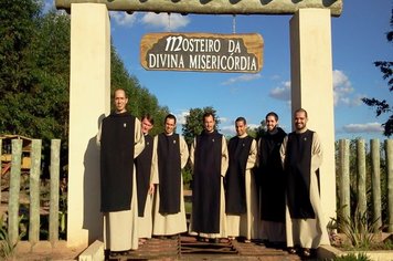 Foto - Atrativo Turístico - Religioso Mosteiro da Divina Misericórdia